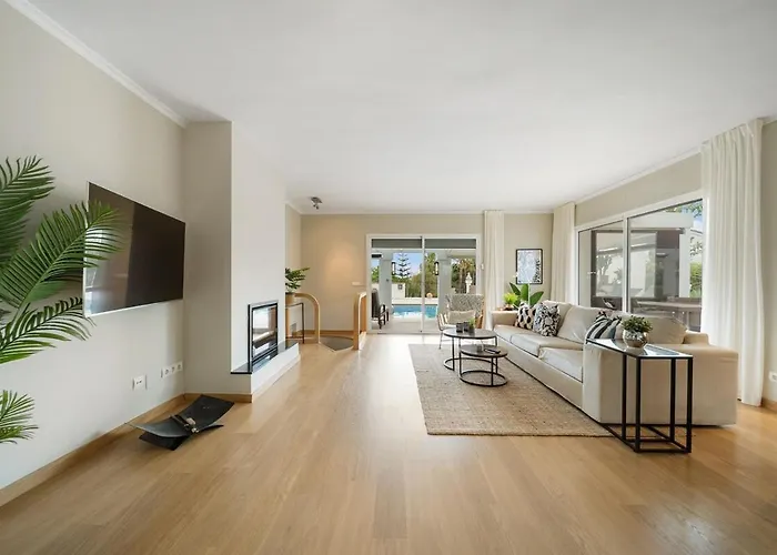 3br In New Andalucia *