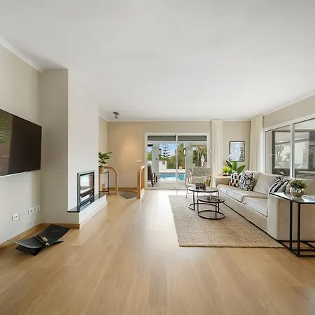 3br In New Andalucia *